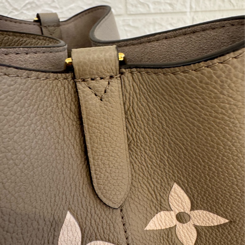 LV M45555斑鳩灰手提兩用水桶包-14