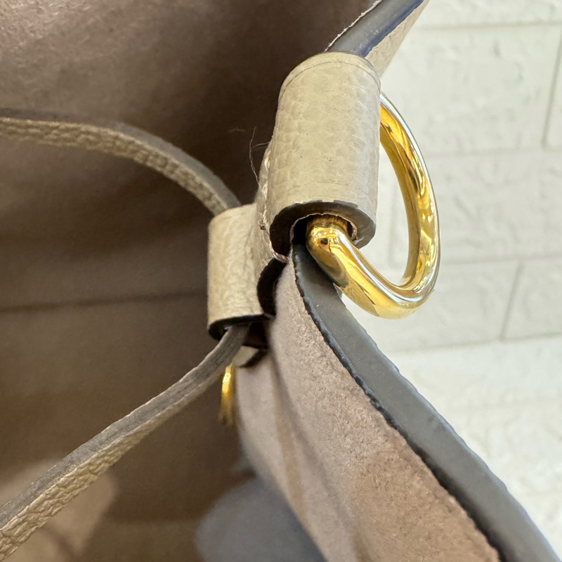 LV M45555斑鳩灰手提兩用水桶包-19