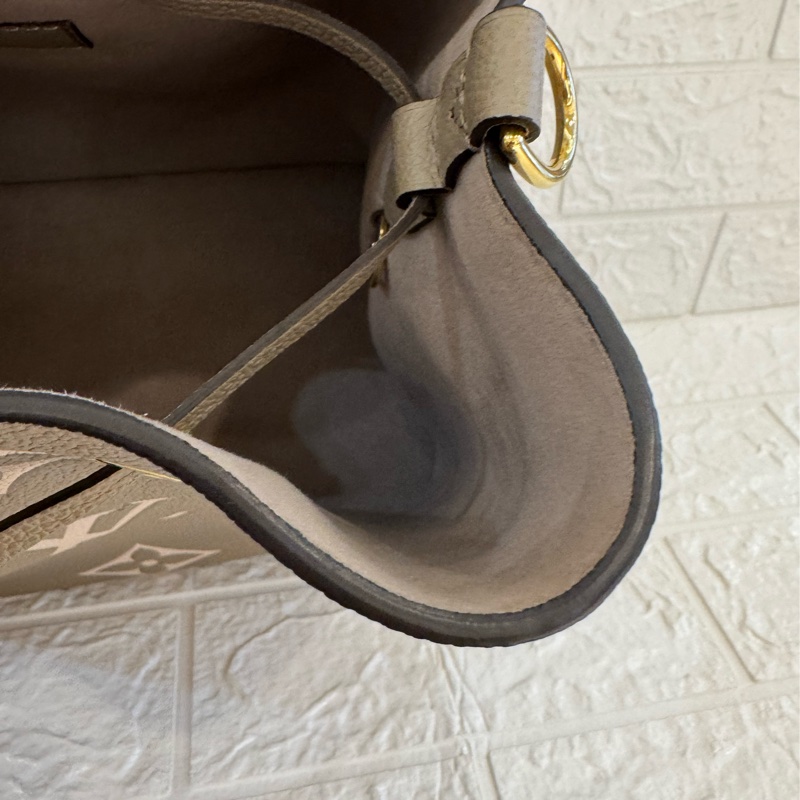 LV M45555斑鳩灰手提兩用水桶包-22