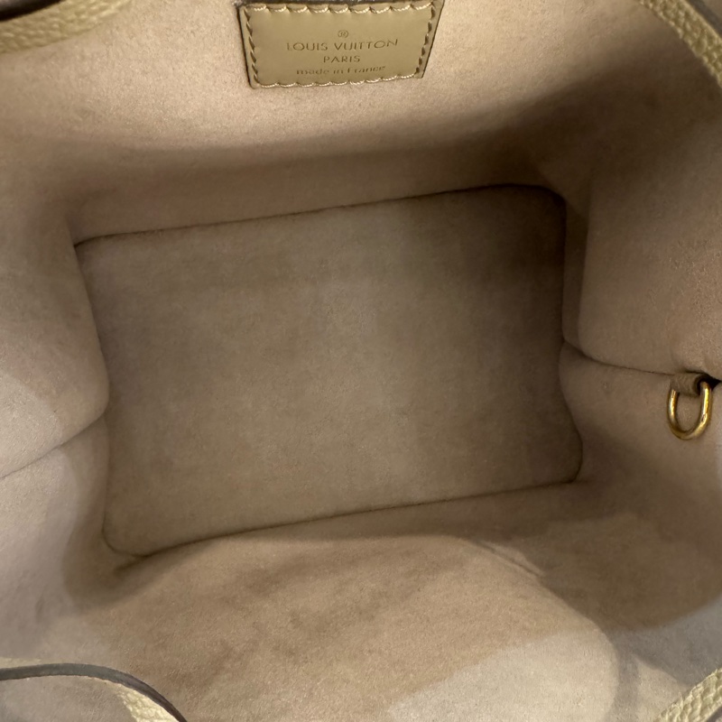 LV M45555斑鳩灰手提兩用水桶包-25