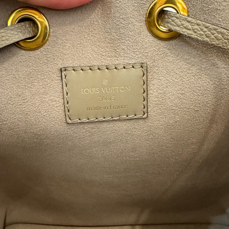 LV M45555斑鳩灰手提兩用水桶包-26