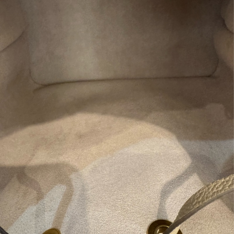 LV M45555斑鳩灰手提兩用水桶包-28