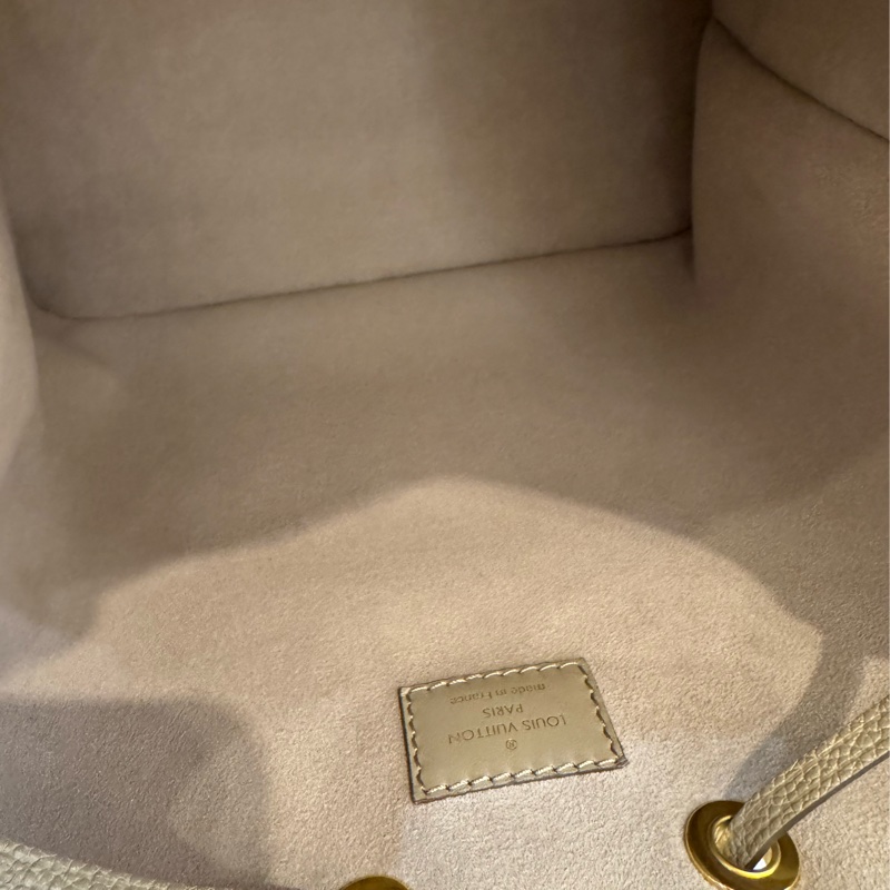 LV M45555斑鳩灰手提兩用水桶包-30