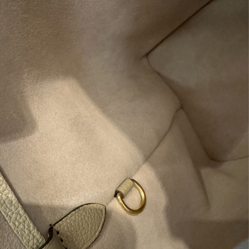 LV M45555斑鳩灰手提兩用水桶包-31