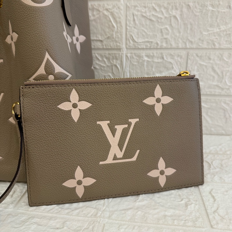 LV M45555斑鳩灰手提兩用水桶包-32