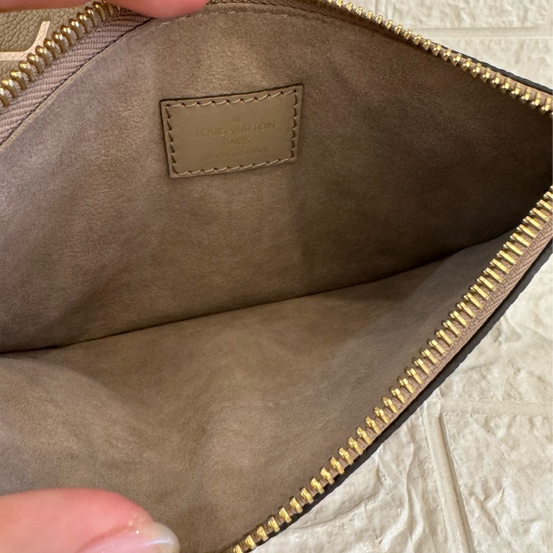 LV M45555斑鳩灰手提兩用水桶包-37