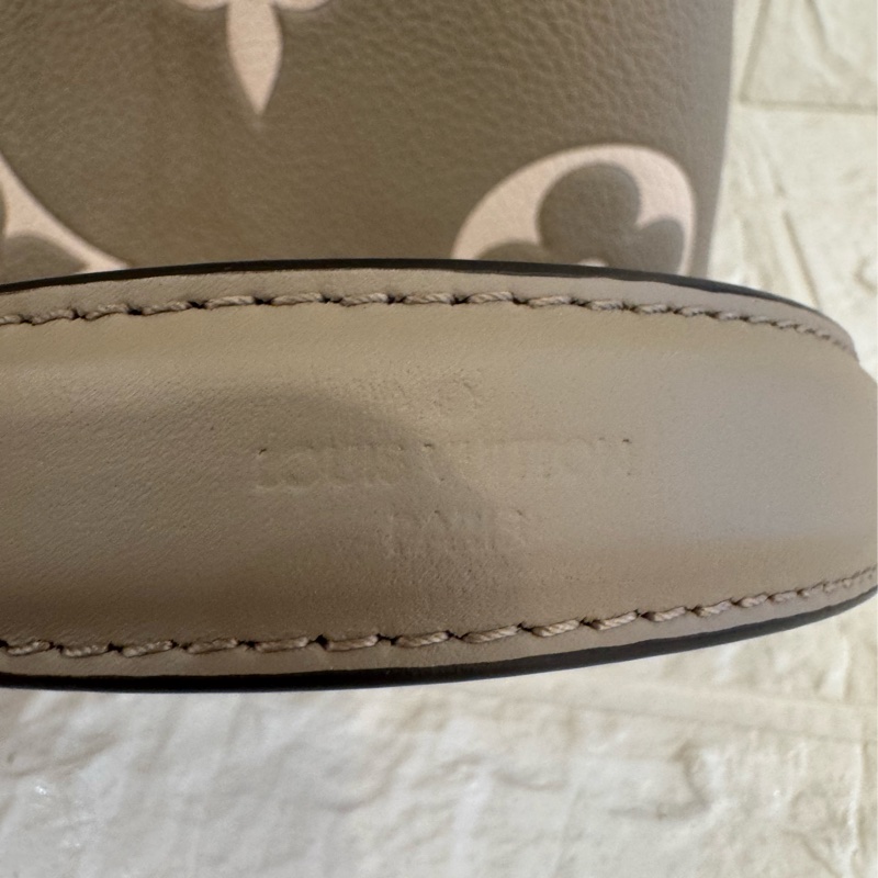 LV M45555斑鳩灰手提兩用水桶包-40