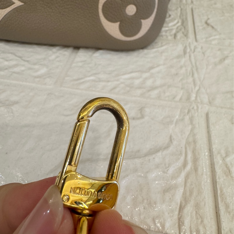 LV M45555斑鳩灰手提兩用水桶包-43