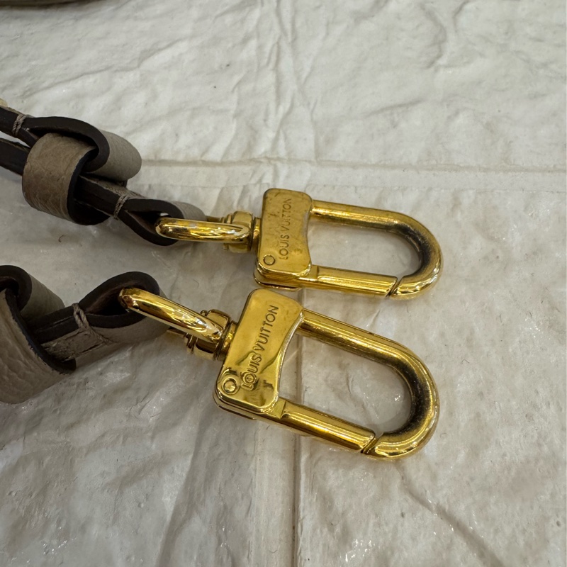 LV M45555斑鳩灰手提兩用水桶包-46