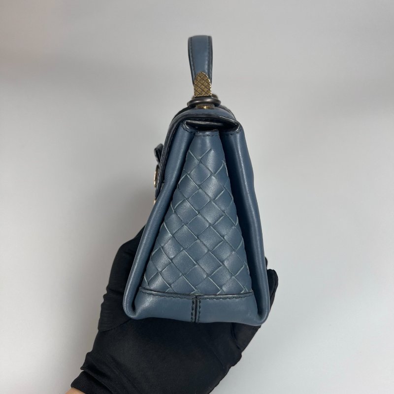 BV  藍皮革鎖頭提把肩背包-3