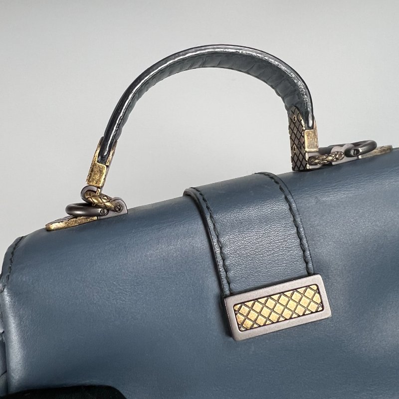 BV  藍皮革鎖頭提把肩背包-11