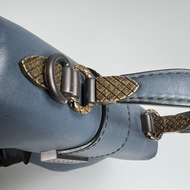 BV  藍皮革鎖頭提把肩背包-14