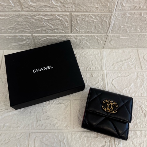chanel黑色金釦19三折短夾  極美✨