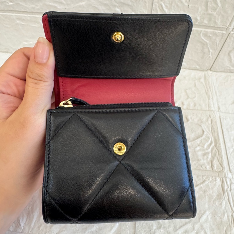 chanel黑色金釦19三折短夾  極美✨-14