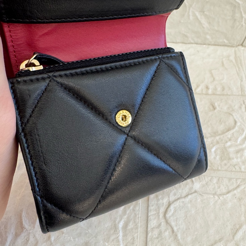 chanel黑色金釦19三折短夾  極美✨-15