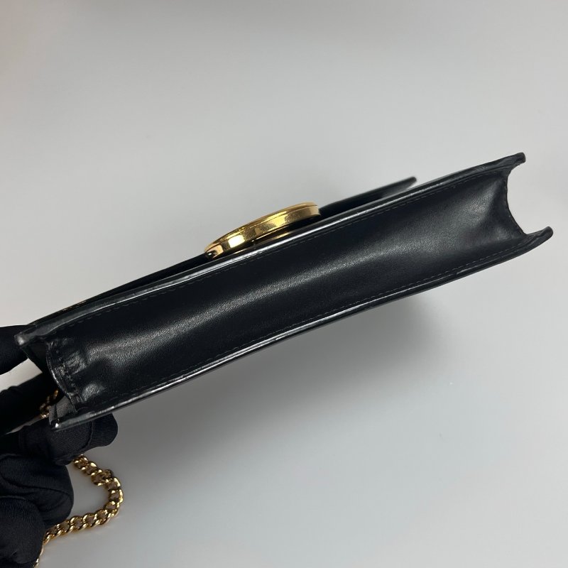 FENDI 牛皮金釦信封 WOC 黑-4