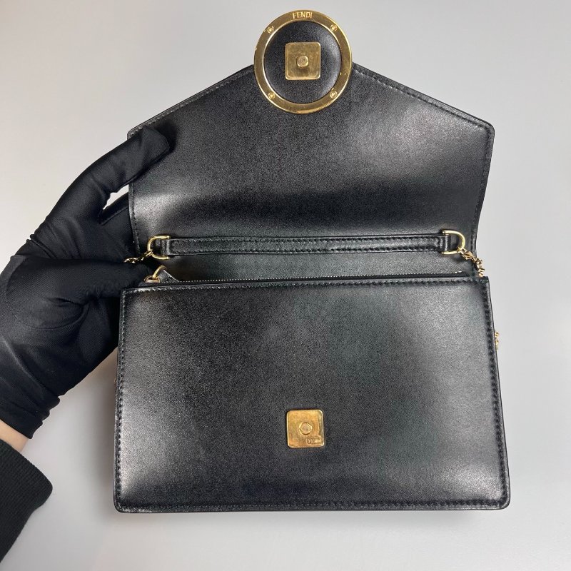 FENDI 牛皮金釦信封 WOC 黑-5