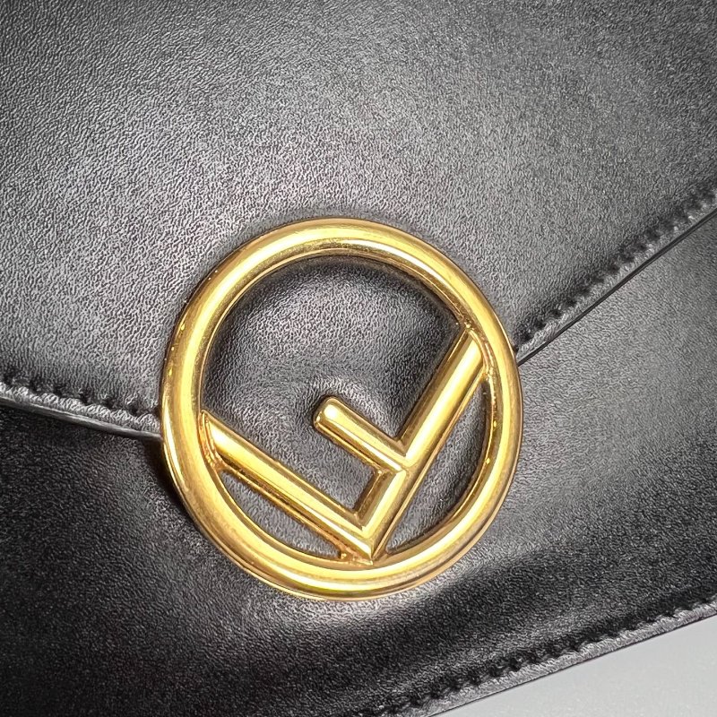 FENDI 牛皮金釦信封 WOC 黑-9