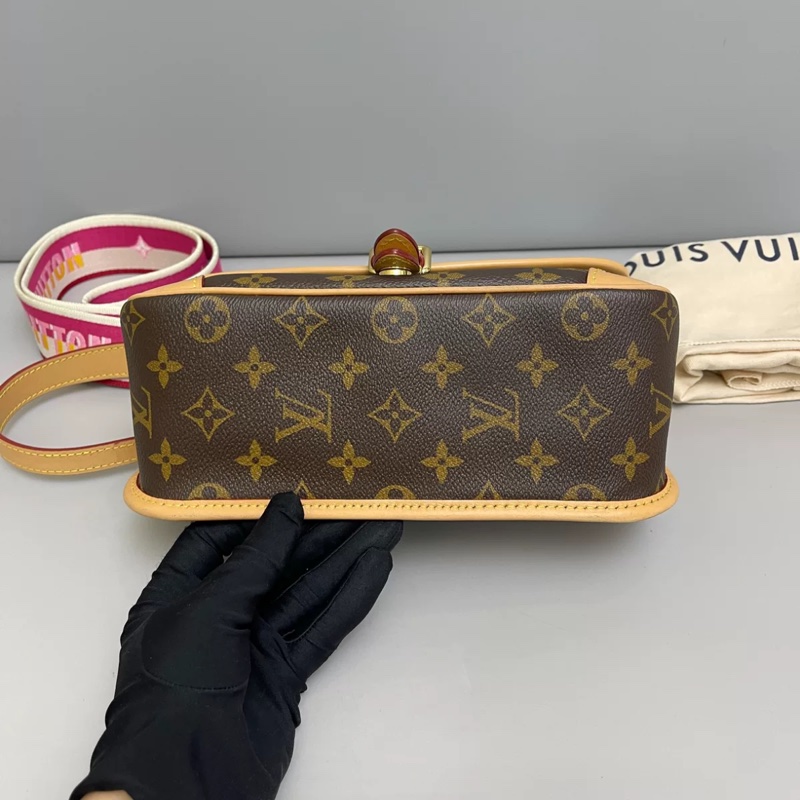 LV路易威登Diane老花玫紅肩帶法棍 芯片款-2