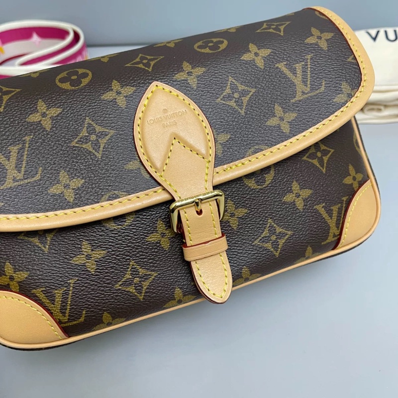 LV路易威登Diane老花玫紅肩帶法棍 芯片款-3