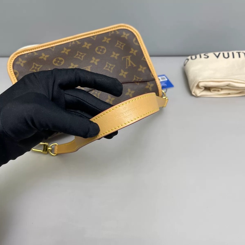 LV路易威登Diane老花玫紅肩帶法棍 芯片款-4