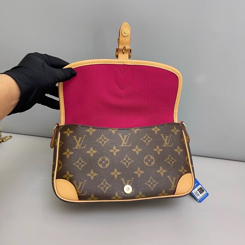 LV路易威登Diane老花玫紅肩帶法棍 芯片款-6