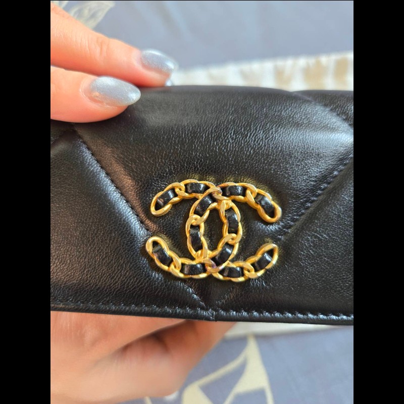 Chanel經典19系列菱格紋小羊皮翻蓋中夾-14