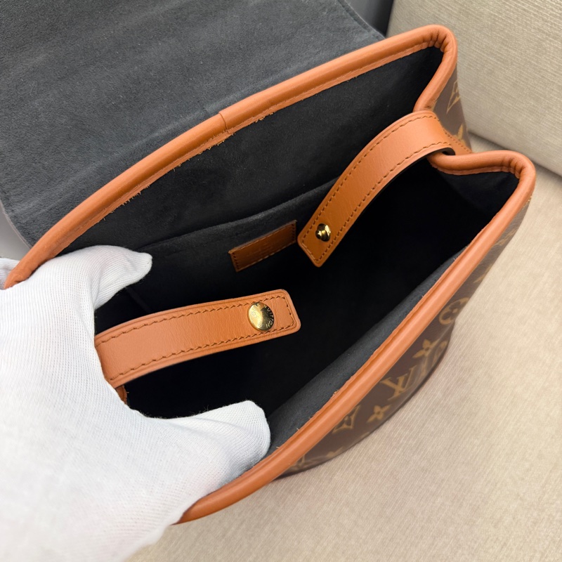 LV Dauphine達芙妮後背包-7