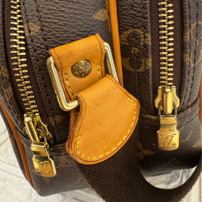 LV花紋雙層記者包  超讚容量空間大-14