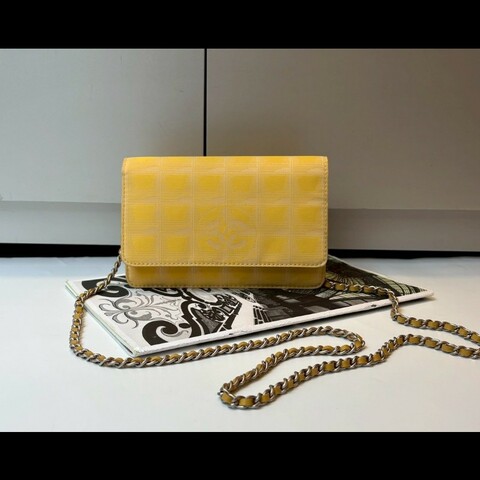 Chanel 銀鍊黃緹花布WOC new travel 系列