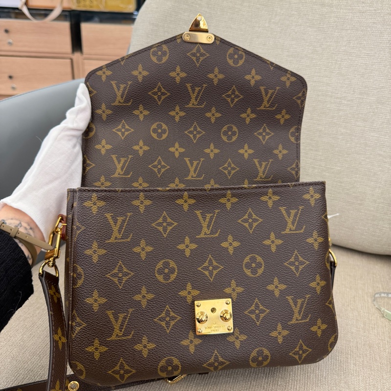 LV Pochette Metis 老花郵差包-12