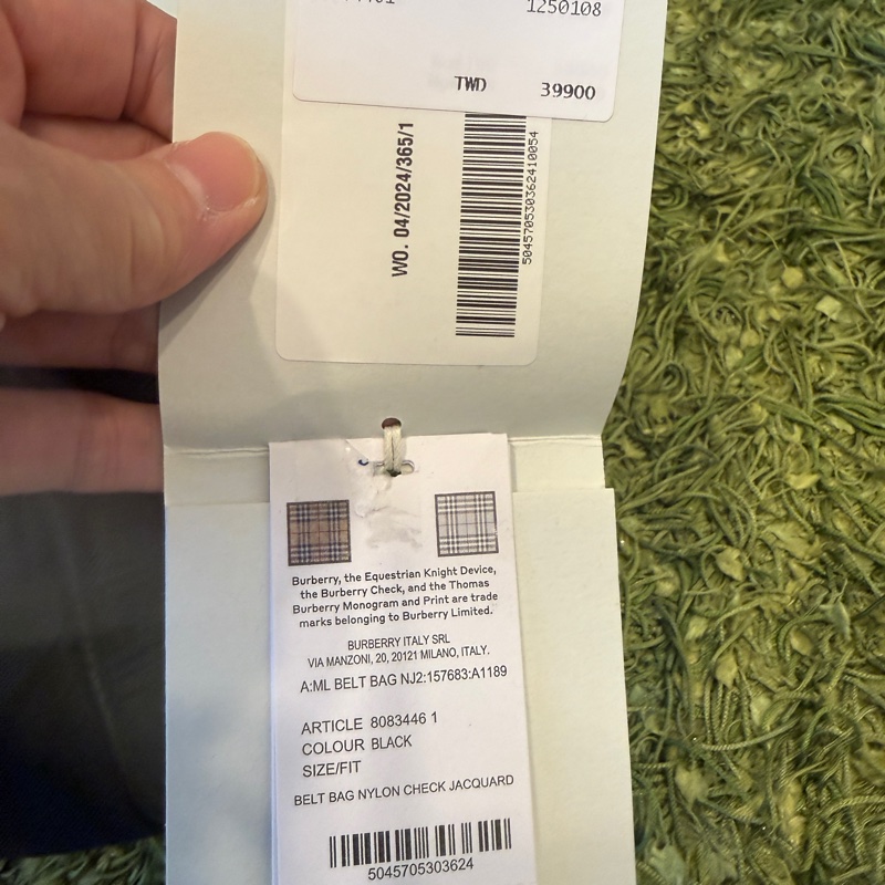 BURBERRY 經典格紋緹花雙層胸口包/腰包/肩側包/中性包（男女都可用）-1