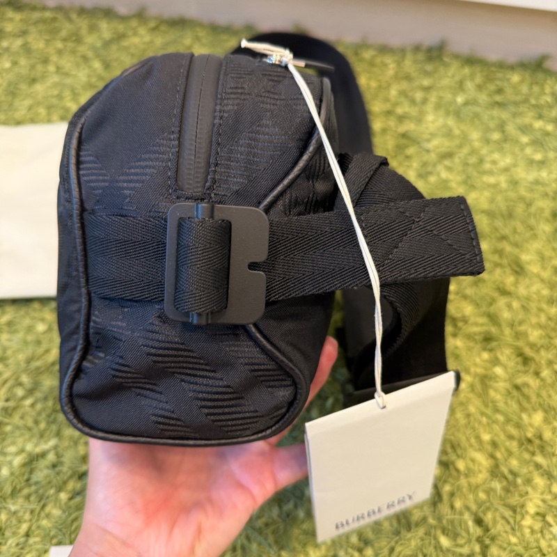 BURBERRY 經典格紋緹花雙層胸口包/腰包/肩側包/中性包（男女都可用）-2