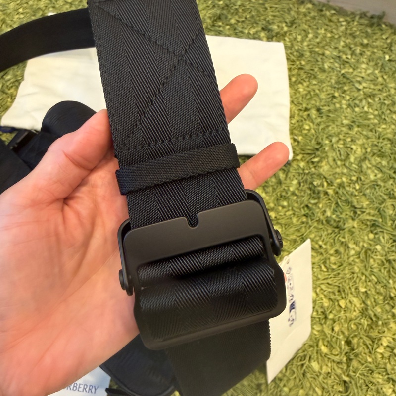 BURBERRY 經典格紋緹花雙層胸口包/腰包/肩側包/中性包（男女都可用）-3