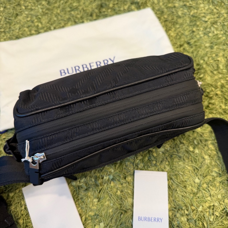 BURBERRY 經典格紋緹花雙層胸口包/腰包/肩側包/中性包（男女都可用）-5