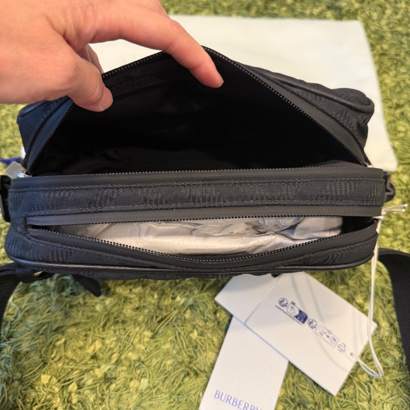 BURBERRY 經典格紋緹花雙層胸口包/腰包/肩側包/中性包（男女都可用）-6