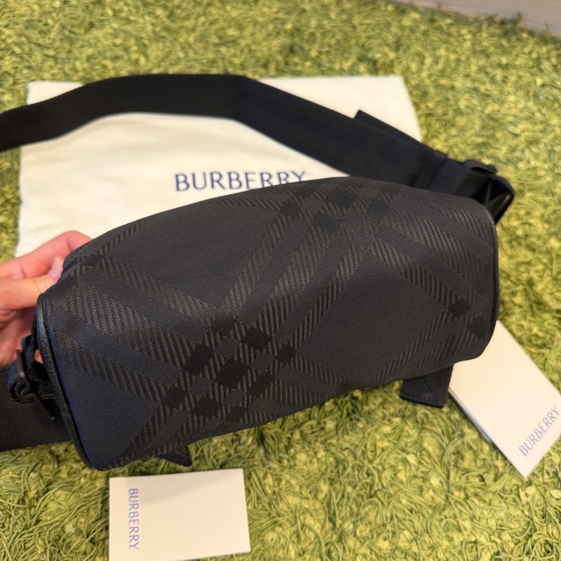 BURBERRY 經典格紋緹花雙層胸口包/腰包/肩側包/中性包（男女都可用）-9