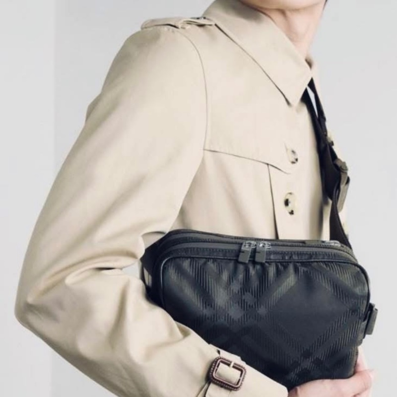 BURBERRY 經典格紋緹花雙層胸口包/腰包/肩側包/中性包（男女都可用）-11