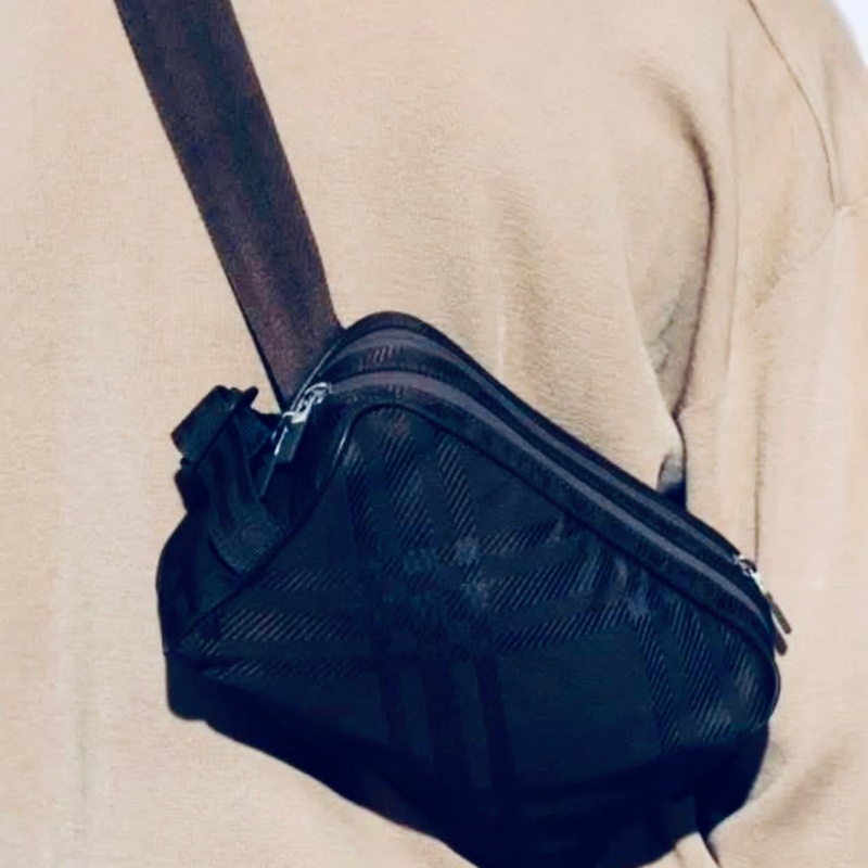 BURBERRY 經典格紋緹花雙層胸口包/腰包/肩側包/中性包（男女都可用）-12