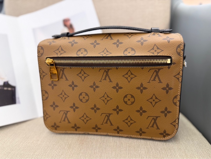 LV Pochette Metis 雙色郵差包-1