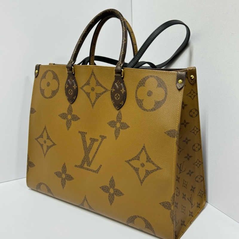 （極新💖） LV OnTheGo GM 最新晶片款 托特包 專櫃11.1萬元！-11