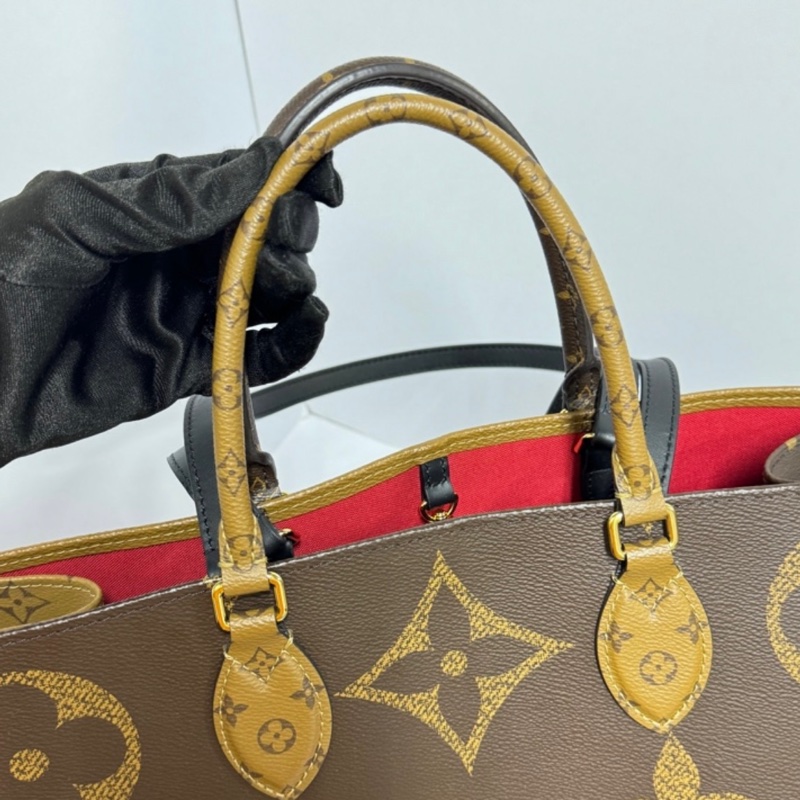 （極新💖） LV OnTheGo GM 最新晶片款 托特包 專櫃11.1萬元！-15