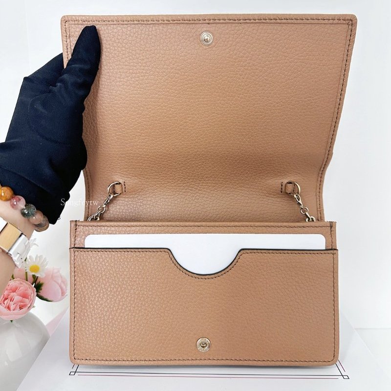 GUCCI 荔枝紋 浮雕Logo Woc包-5