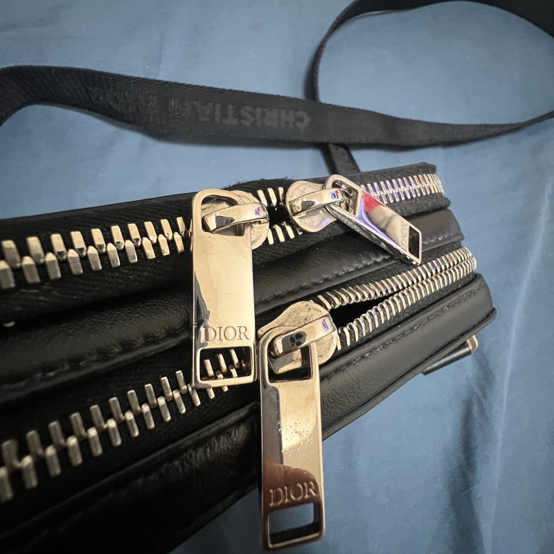 <包況極新>DIOR拉鍊手拿包附肩背帶、Oblique雕花相機包-14