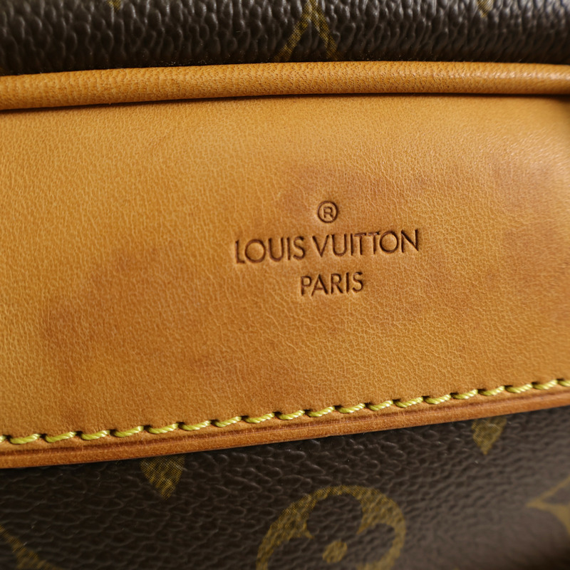 LOUIS VUITTON Monogram Trouville金扣手挽袋-11