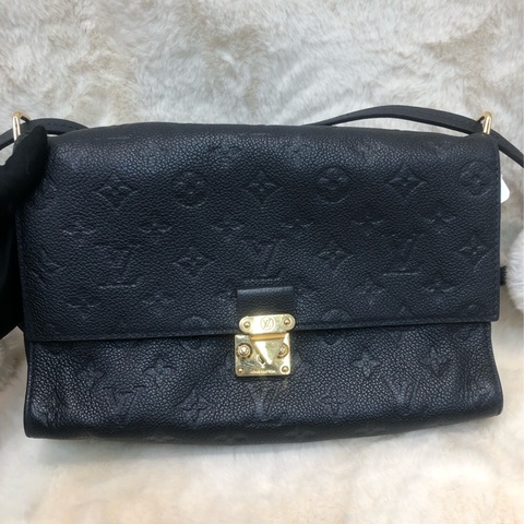 LV 黑色全皮壓紋金扣 Hobo袋 XB910