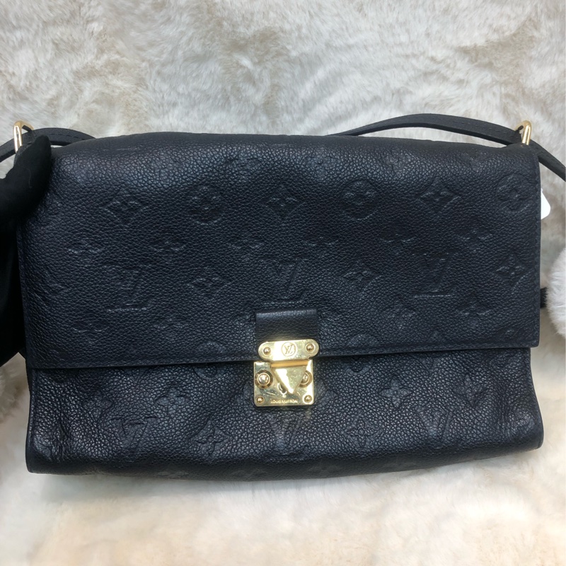 LV 黑色全皮壓紋金扣 Hobo袋 XB910-0