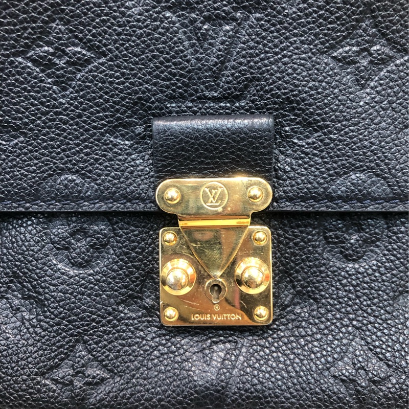LV 黑色全皮壓紋金扣 Hobo袋 XB910-6