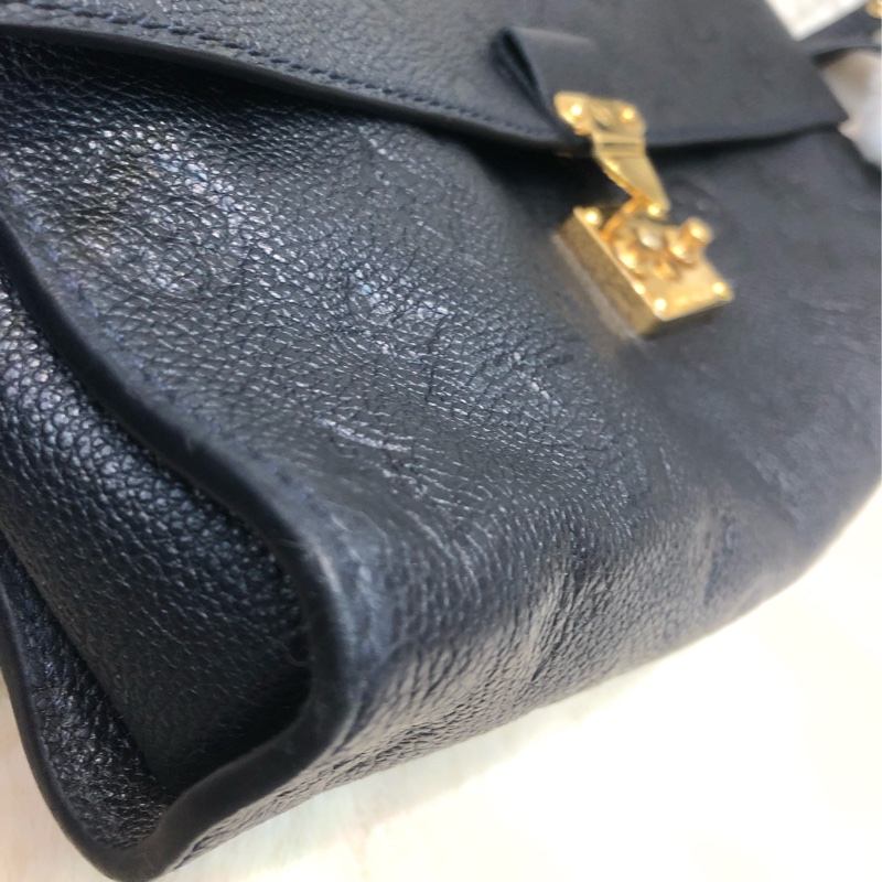 LV 黑色全皮壓紋金扣 Hobo袋 XB910-10