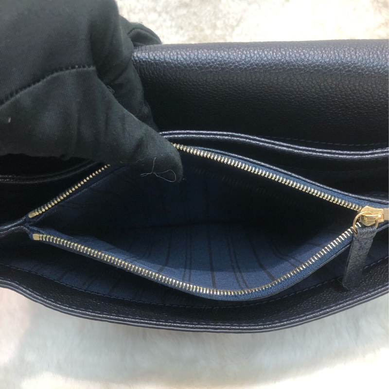 LV 黑色全皮壓紋金扣 Hobo袋 XB910-13